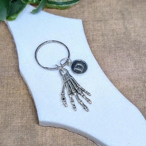 Personalized Skeleton Hand Keychain – Perfect for Halloween & Unique Gifts