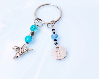 Chaveiro de beija-flor com miçangas, pingente personalizado com inicial, presente para amantes de pássaros