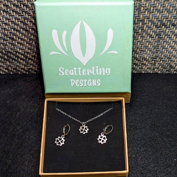 Four-Leaf Clover Jewelry Set: Lucky Stainless Steel Necklace & Earrings