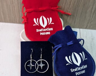 Brincos de argola em forma de estrela de prata + bolsa de veludo para presente – Joias celestiais da Scatterling Designs