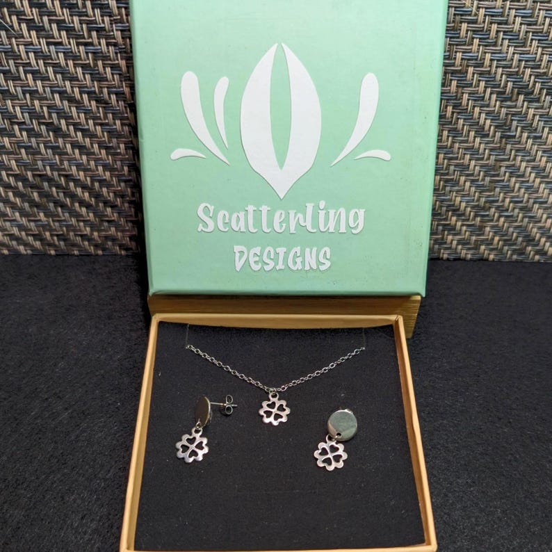 Conjunto de joyas de trébol de cuatro hojas: collar y pendientes de acero inoxidable de la suerte Style 4