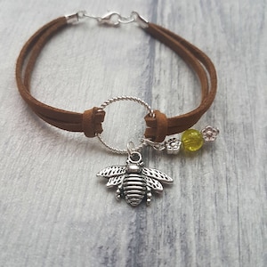 Bee charm bracelet, Bee Bracelet, Bee charm, Charm Bracelet, Bee, animal lovers bracelet, insect, bee and flowers, bee jewelry,