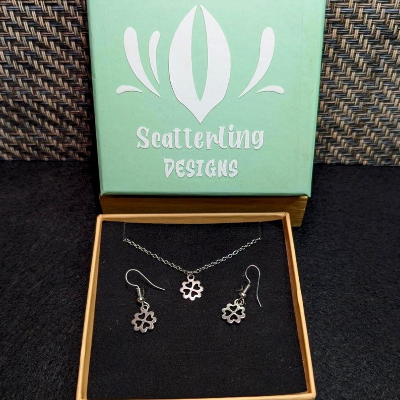 Conjunto de joyas de trébol de cuatro hojas: collar y pendientes de acero inoxidable de la suerte Style 5