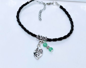 Pulseira com pingente de folha, pedra preciosa aventurina verde, couro sintético.