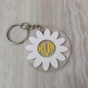 Initial Daisy acrylic key ring, Initial daisy acrylic key chain, personalised flower key ring,monogram  acrylic daisy key chain