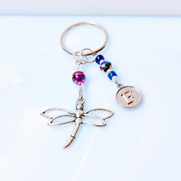 dragon fly porte-clés initial avec charme initial, porte-clés initial personnalisé, porte-clés libellule en cristal bleu, cadeau amoureux des animaux