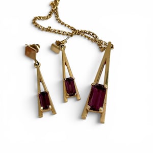 Vintage Avon Pendant Necklace & Earrings Gold Tone Purple Glass Stone Demi Parure Mod Jewelry Set