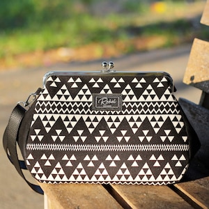 Kiss lock shoulder bag and crossbody, Kiss lock frame purse, Geometric print, Canvas bag, Black and white