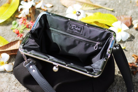Large kiss lock handbags deals
