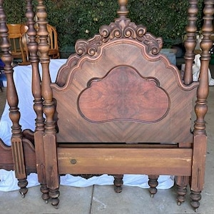 Sligh Furniture Company, Rare Find, Antique, 2 Twin Four Poster Bed Frames, Solid Mahogany Wood, Original Condition
