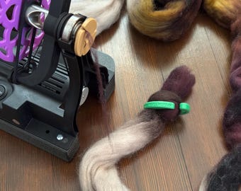 SpinCue Combed Top & Roving Draft End Clip - 3D Printed Spinning Wheel Accessory
