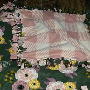 Floral Fleece Blanket Green Pink