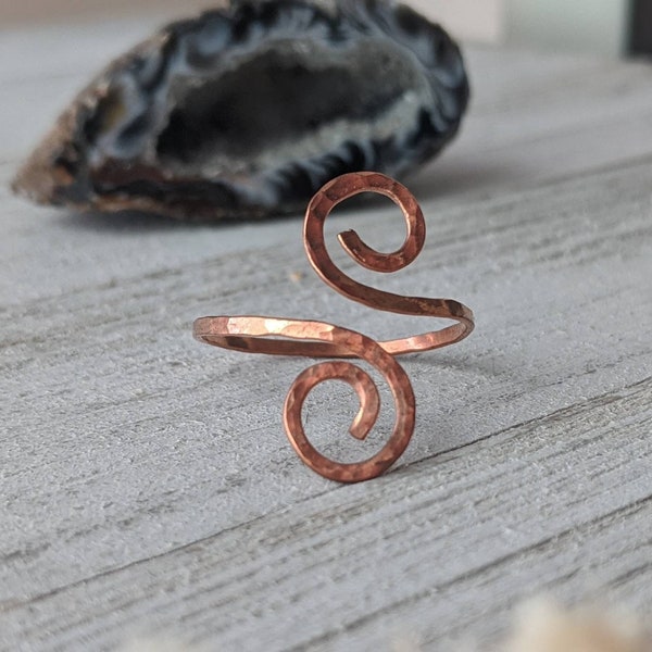 Hammered Copper Swirl Ring / Hammered Metal Ring / Copper Ring / Simple Statement Ring