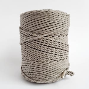Corda di cotone grigio chiaro. Corda di cotone ritorto da 4 mm. Corda per macramè da 160 m. Corda per macramè da 1 kg. Circa 174 yard di corda di cotone Corda per macramè a 3 capi