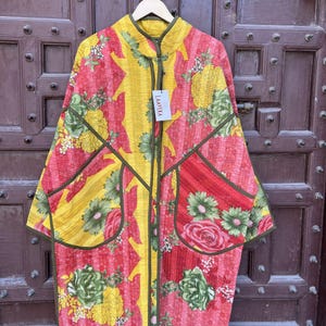 Handgemaakte vintage kantha-jas: boho patchwork gewatteerde jas