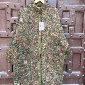 Handgemaakte vintage kantha-jas: boho patchwork gewatteerde jas