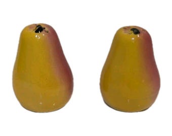 Salero y pimentero vintage de 1,75" con forma de pera rosa y amarilla, estilo japonés de mediados de siglo.