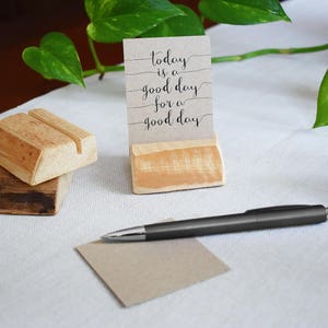 Porte-papier note, support de carte de visite gravé pour votre bureau, porte-carte rustique, porte-carte personnalisé, rangement de bureau rustique, 2pcs