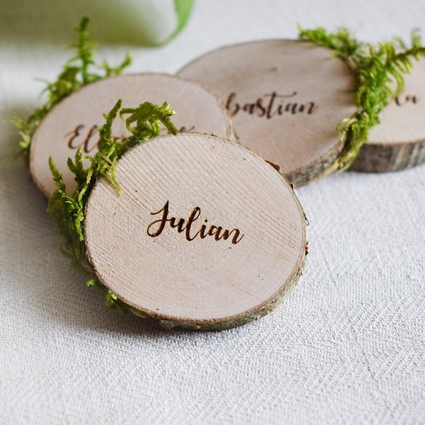 12 tranches de mousse de bois | Tranches de bois gravées | Noms de lieux de mariage | marque-place pour mariage | Porte-cartes de visite | Cadre de table de mariage en bois |