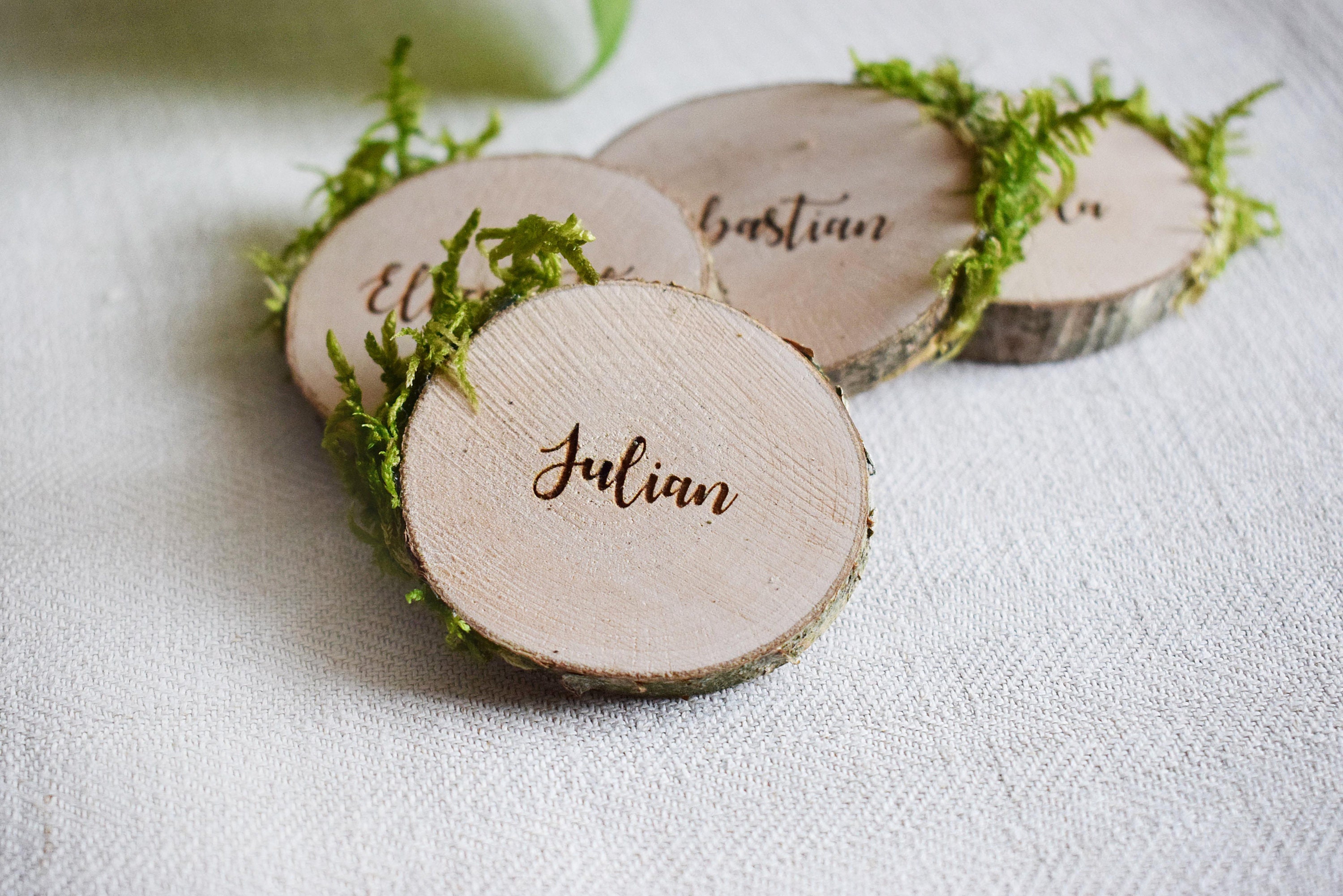 30 Pieces - Engraved Wooden Place Card Slices With Moss - Rustic ...
