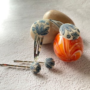 4 japanische Haarschmuck - Set von vier Seidenblumen Haarspangen und bobby pins handgefertigt mit Vintage japanischer Seide blau und beige