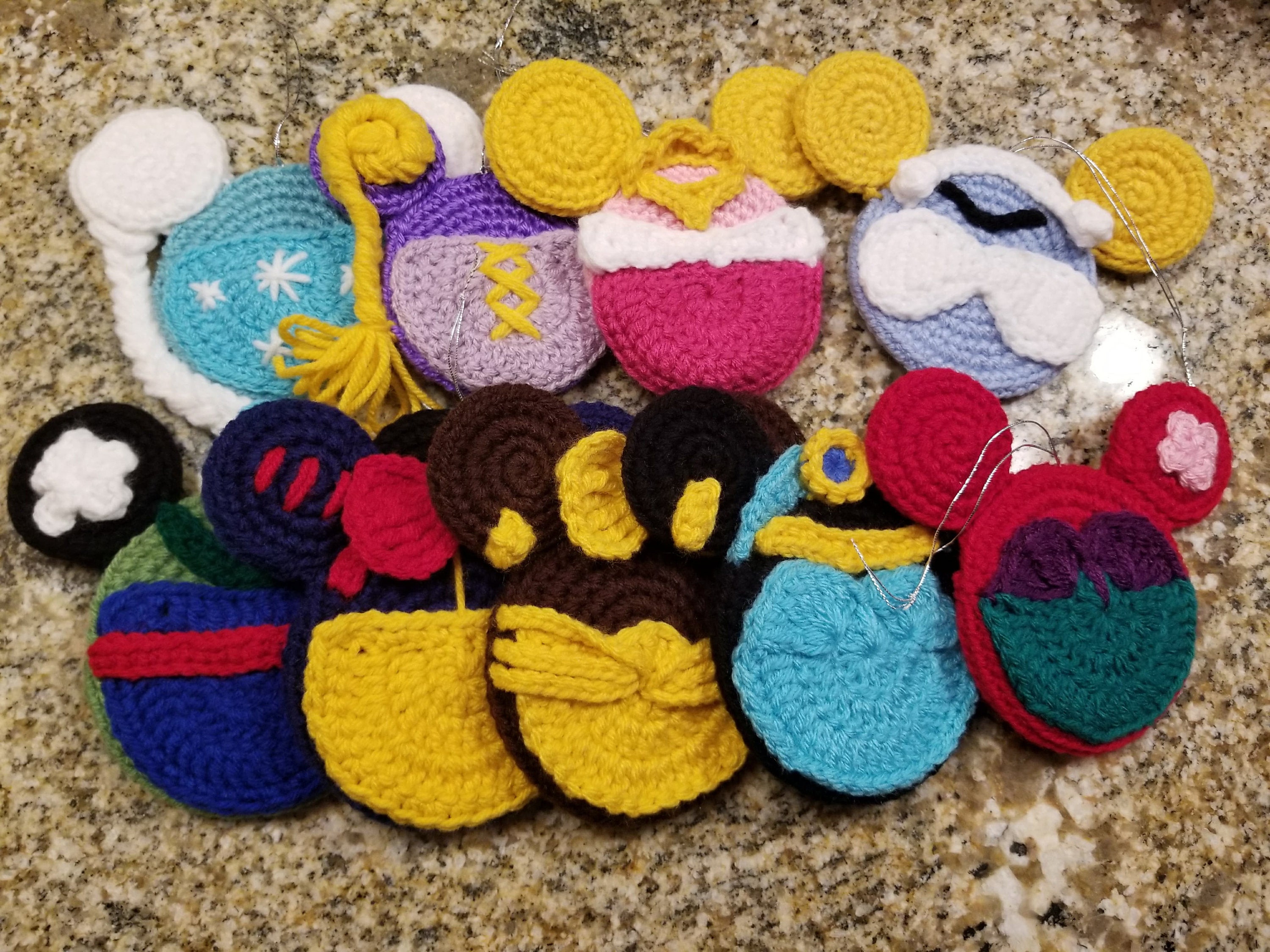 かぎ針編みのディズニープリンセスのクリスマスオーナメント/魚の延長