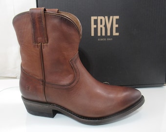 Women's Frye Billy Short Western Booties Pull On Ankle Boots Redwood Size 7.5
