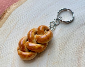 Jewish Keychain, Challah Charm, Realistic Food Charm, Judaica Gift for Jewish Host, Passover Gift, Shabbat Gifts, Jewish Charm