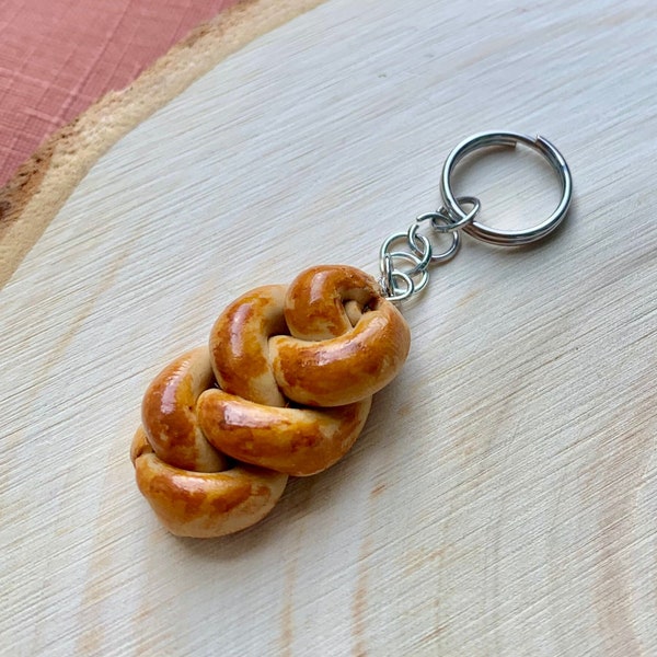 Jewish Keychain, Challah Charm, Realistic Food Charm, Judaica Gift for Jewish Host, Passover Gift, Shabbat Gifts, Jewish Charm