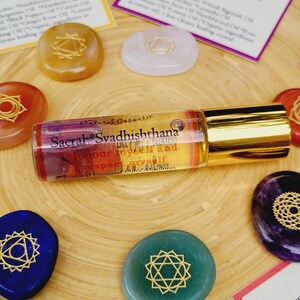 Sacral/Svadhishthana Chakra Oil Blend, Organic Cardamom Oil, Organic Helichrysum Oil, Organic Jasmine Sambac Absolute with Crystals, 14g