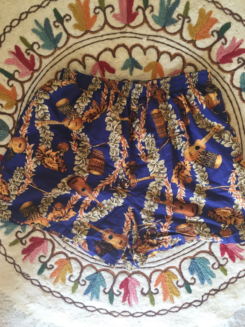 Vintage Shorts Long shorts Hawaiian Print On Sale