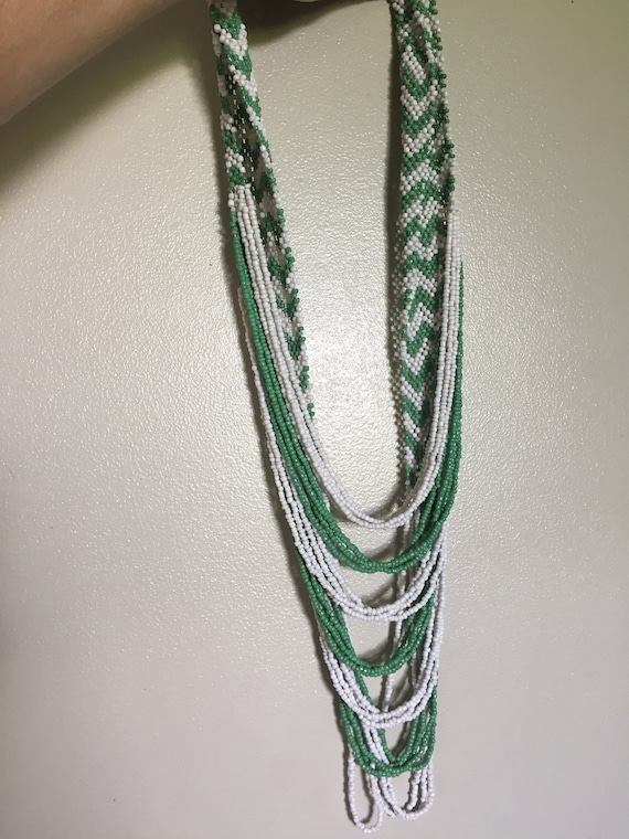 Green and White Beaded Necklace, Vintage, long Ne… - image 3