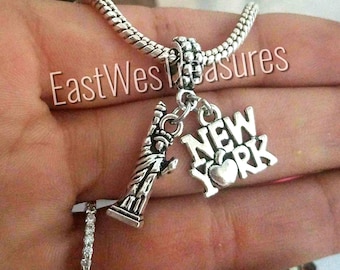 GRAPHICS /& MORE New York City Big Apple Art Collage Silver Plated Bracelet with Antiqued Charm