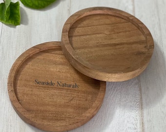 Jabonera y bandeja de madera: perfectas para anillos, velas y objetos decorativos.