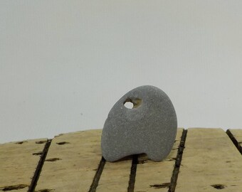 Naturally Holed Beach Stone 4cm/1.5"- Hag Stone - Pebble with natural hole - Decorative Beach Find - Odin Stone Talisman #94