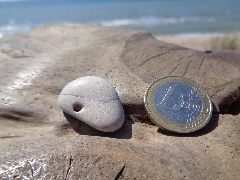 UNIQUE TINY Holey Stone 1/2.7cm Hag Stone Pebble With Natural Hole Odin Stone Talisman 71H image 4