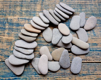 Stone Decor - Selection of 30 SMALL Stones 1.5-1.8"/3.8-4.8cm Flat/Elongated Beach Stones - Bulk Sea Stones #A7