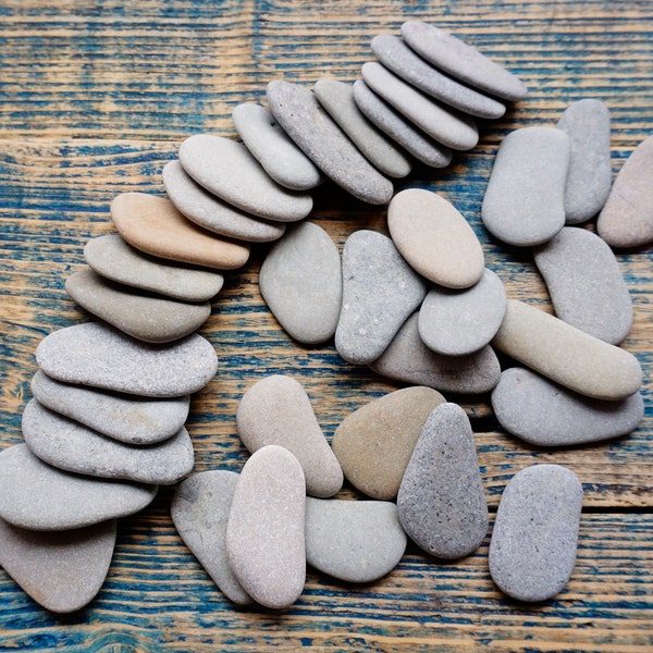 Stone Decor - Selection of 30 SMALL Stones 1.5-1.8"/3.8-4.8cm Flat/Elongated Beach Stones - Bulk Sea Stones #A7