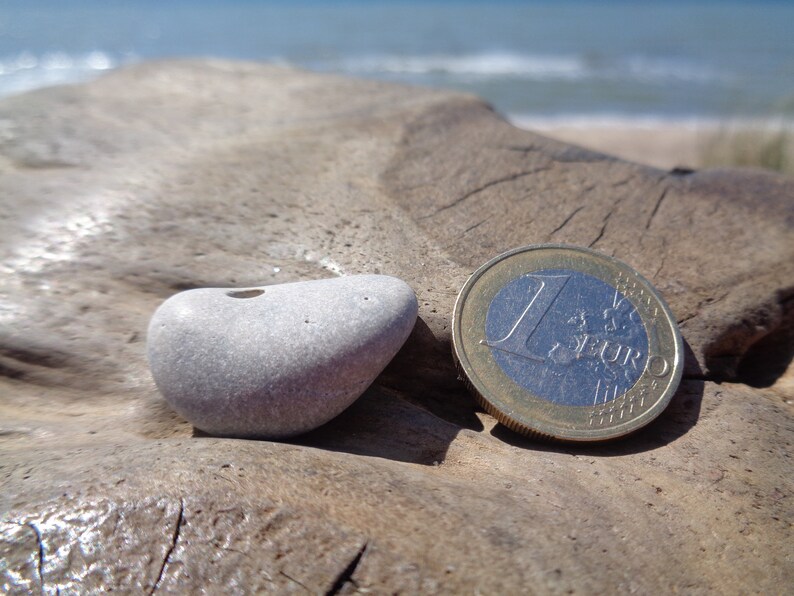 UNIQUE TINY Holey Stone 1/2.7cm Hag Stone Pebble With Natural Hole Odin Stone Talisman 71H image 5