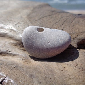 UNIQUE TINY Holey Stone 1/2.7cm Hag Stone Pebble With Natural Hole Odin Stone Talisman 71H image 3
