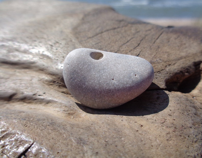 UNIQUE TINY Holey Stone 1/2.7cm Hag Stone Pebble With Natural Hole Odin Stone Talisman 71H image 3