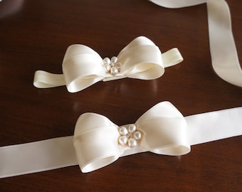 Ivory flower girl sash, white girl sash, Wedding sash, bow girl sash, satin sash, ivory girl belt, baby girl sash, wedding sash, flower sash