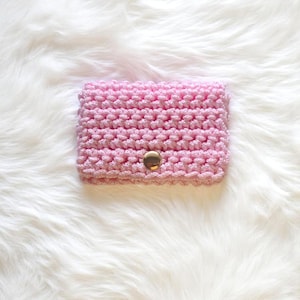 Porte carte au crochet, couleur rose.