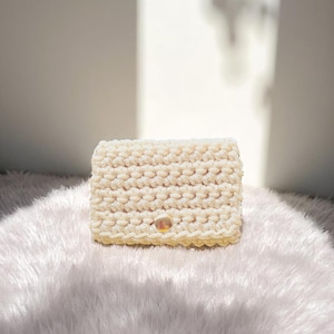 Porte carte au crochet, couleur ivoire.