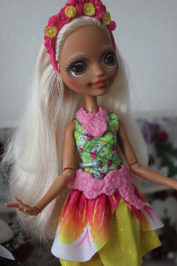 ever after high nina thumbell doll
