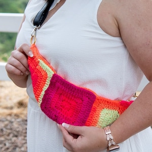 PDF CROCHET Bum Bag PATTERN aka Fanny Pack Pattern - Easy Crochet Pattern made with Granny Squares