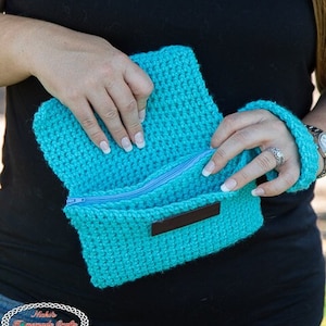 Thick Wristlet PURSE CROCHET PATTERN with 3 Pockets and Zipper using Thermal Crochet No Lining Needed image 1