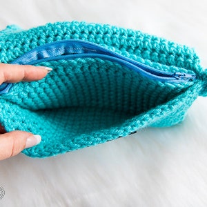 Thick Wristlet PURSE CROCHET PATTERN with 3 Pockets and Zipper using Thermal Crochet No Lining Needed image 4