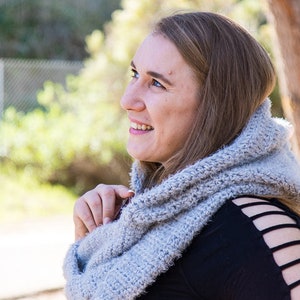 Crochet Pattern / Hooded Infinity Scarf with Pockets image 4