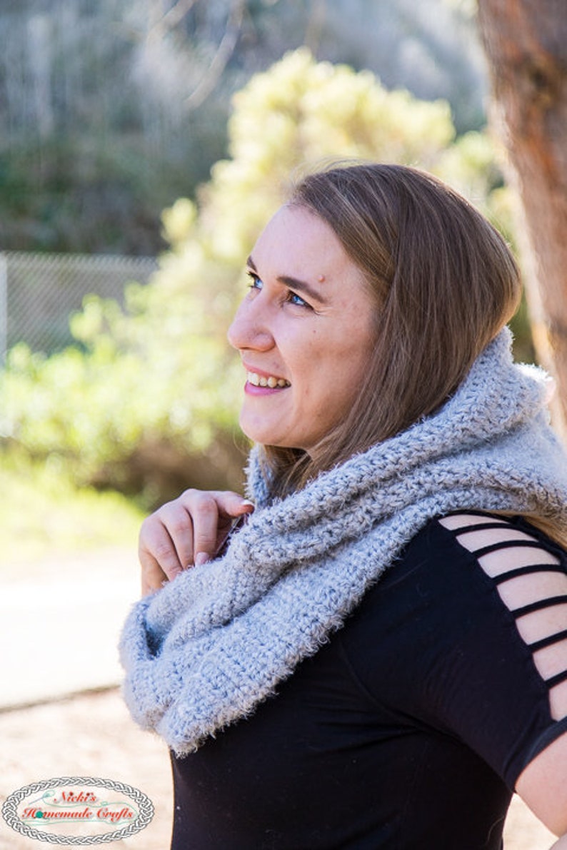 Crochet Pattern / Hooded Infinity Scarf with Pockets image 4